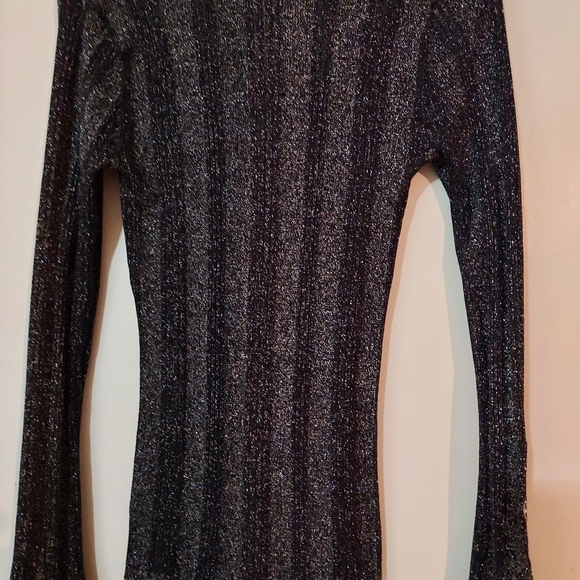 3/$25 HD Metallic Top - Picture 4 of 4